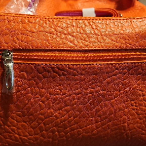 A small purse inside another bigger purse - Picture 5 of 6